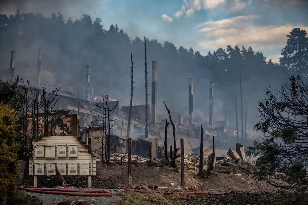 Brann i Krokstadelva: Ekspert peker på vind og tørke