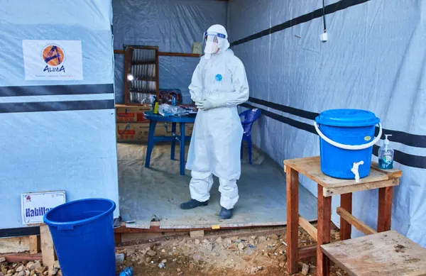 Ny Ebola-vaksine testes på britiske frivillige