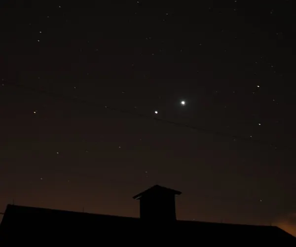Venus og Jupiter møtes på nattehimmelen over Sør-Norge